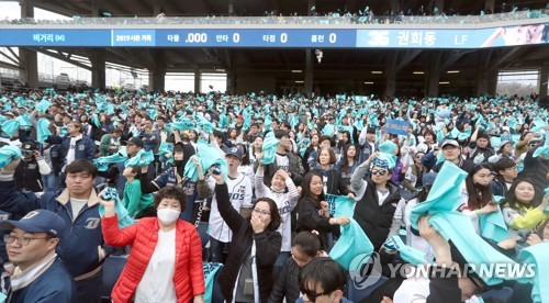 KBO "관중 800만명 힘들다"…4년 만에 700만대 추락