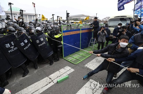 '집회 불법행위' 민주노총 간부 6명 전원 실형 구형