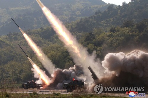 北, 어제 신형 대구경조종방사포 시험사격…군 발표와 달라(종합)