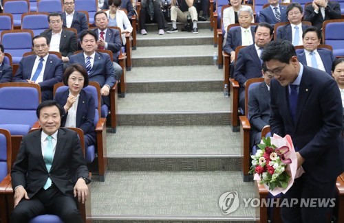 '취임 100일' 오신환 "추석前까지 당 정상화…손학규 용퇴해야"(종합)