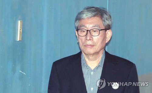 '국정원 민간인해킹 의혹' 원세훈 등 전원 무혐의…4년만에 결론