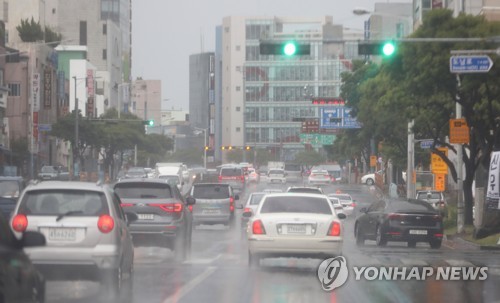 [날씨] 제주도 최대 200㎜ 많은 비…다른 지역도 곳곳 소나기