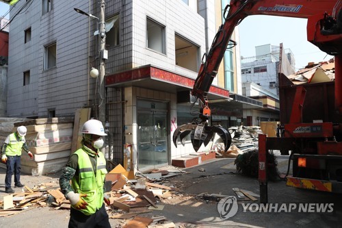 대구 집창촌 자갈마당 철거 '일시중단' 명령…"안전상 이유"