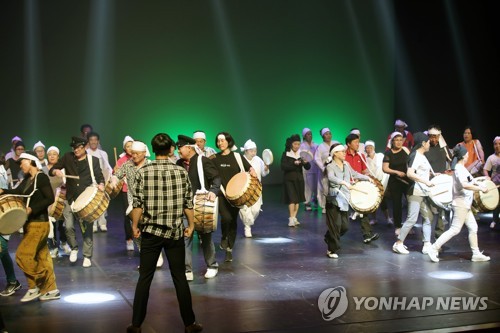 공연무대 스태프 처우 개선한다…표준계약서 2종 도입