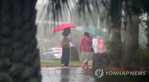 제주도 남부·추자도 호우특보…100∼200㎜ 비 예보