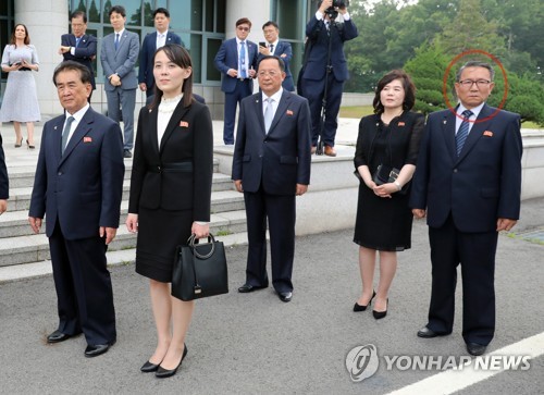 "서훈 국정원장, '김영철 후임' 北장금철과 4월 판문점서 회동"