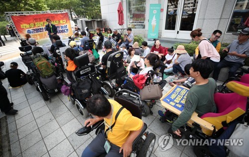 장애인단체 "장애등급제 진짜 폐지해야"…1천여명 결의대회