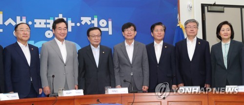 고위당정청, '日 화이트리스트 배제' 관련 휴일 회의 개최키로