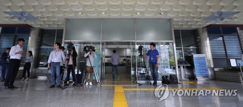 '3차 소환' 한국당 의원들 끝내 불출석…경찰 대응 고심