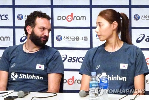 김연경, 라바리니 감독과 사제 대결…세계클럽 챔피언십서 한조