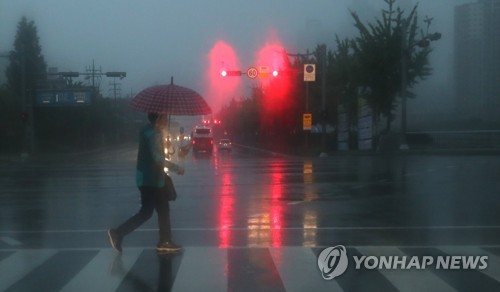 흐리고 비 내리는 경남…최고 100㎜