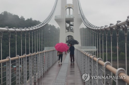 [날씨] 전국에 가끔 구름…전북·강원영동·제주 오전부터 비