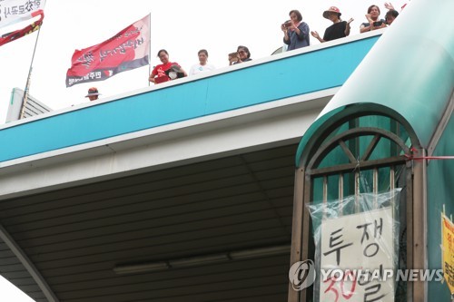 소송 이긴 톨게이트 수납원들 "전원고용 때까지 투쟁 계속할 것"