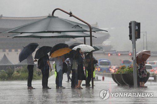 수도권 낮까지 비…경주·경산은 최고 37도 폭염