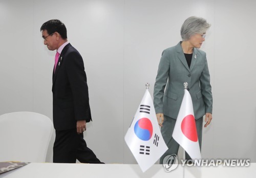 강경화, 한미일회담서 'GSOMIA 재고' 언급…폼페이오 즉답 안해