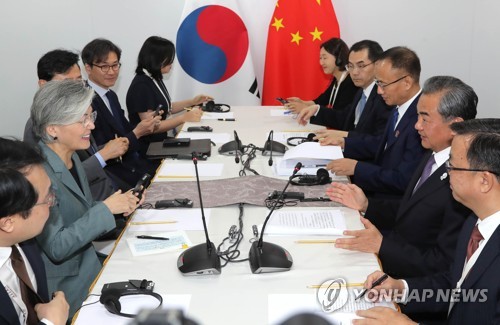 강경화, 中에 한일 갈등상황 설명…中 "자유무역질서 중요"