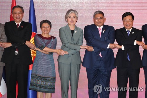 강경화, 이틀째 방콕서 여론전…日겨냥 "타국 희생 시켜선 안돼"