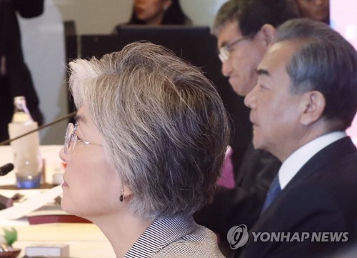 [한일 경제전쟁] 거친 말·긴 초치공개·국제회의 공방…정부 대응 모두 이례적