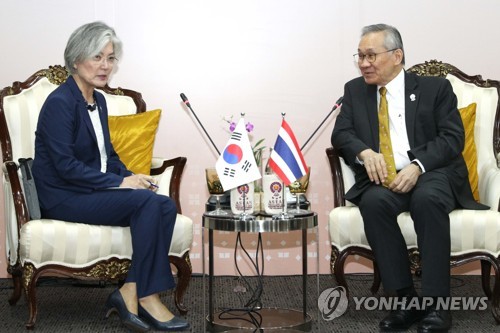 강경화 "日 화이트리스트 제외 조치, 역내 번영에 심각한 위협"