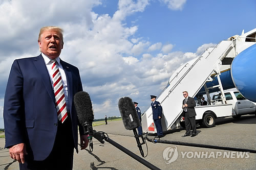 트럼프 "총기거래 신원조회 강화, 상하원 지도부 진지한 논의"