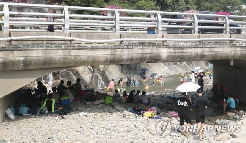 "태양을 식히고 싶다"…전국이 '한증막' 올해 최고기온 갱신