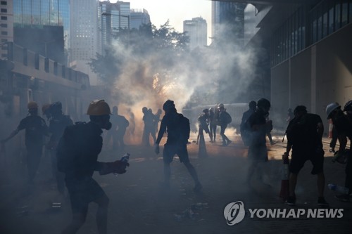 美, 홍콩시위 中 무력개입 우려에 경고·압박…"폭력 자제해야"(종합)