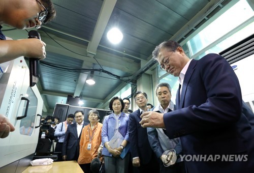  文대통령, 임진왜란 언급하며 '克日 첨병' 부품업체 격려