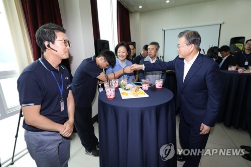  文대통령, 임진왜란 언급하며 '克日 첨병' 부품업체 격려