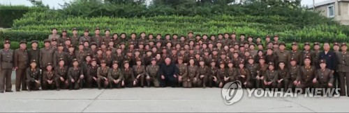 北김정은, '새 무기체계 개발' 국방과학자에 '승진 잔치'