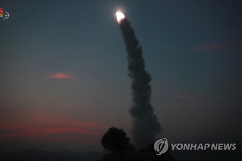 美당국자 "이전에 발사된 단거리미사일과 유사…상황 주시"(종합)