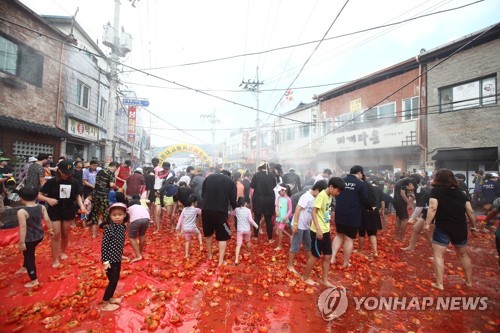 말복 앞두고 전국 찜통더위로 '헉헉'…피서지마다 인산인해