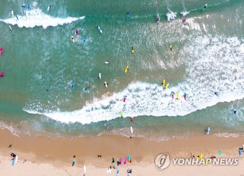 말복 앞두고 전국 찜통더위로 '헉헉'…피서지마다 인산인해