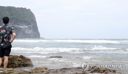 제주 폭염특보 모두 해제…태풍 '레끼마'로 더위 주춤