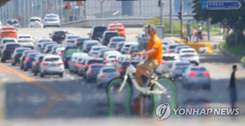 말복 전국 찜통더위에 피서 절정…태풍 영향 제주엔 강한 비바람