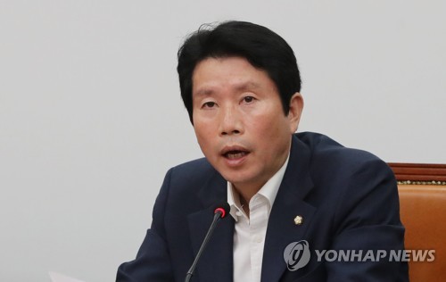 이인영, 황교안 겨냥 "조국에 몰이성적 색깔론…낡은 이념정쟁"