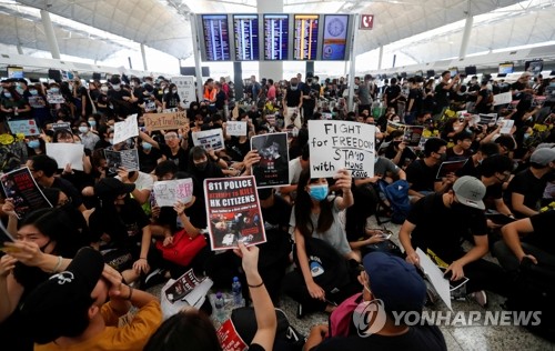 中 "중대한 순간 철권 단속"…홍콩시위 무력개입 임박 시사