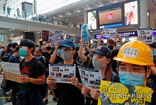 홍콩∼한국 항공편 내일 오전 9시까지 모두 결항…1천명 발 묶여