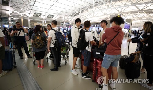  홍콩공항 시위대 점령에 한국 단체여행객 일부 발묶여