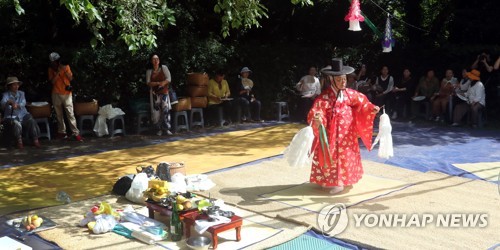 [카메라뉴스] 농경·목축 번영…제주 송당리 본향당굿 '마불림제'