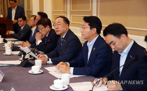 홍남기 "내년 예산안에 소재·부품산업 예산 2조원 이상 반영"(종합)