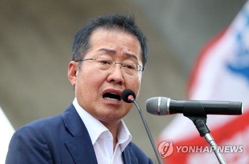 홍준표 "조국 임명 강행하면 검사 총사직해야"