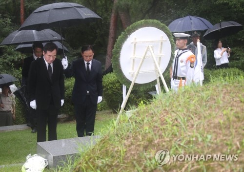 이총리, 광복절 맞아 '광복군 합동묘역' 국무총리 첫 참배