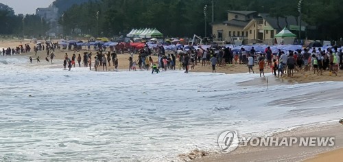 폐장 동해안 해수욕장서 표류사고 속출…11명 구조