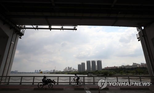 서울 최고 32도 한낮 더위 이어져…부산·울산 미세먼지 '나쁨'