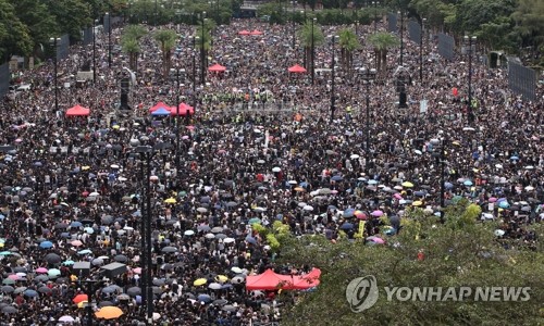 '中 무력개입' 우려 속 170만 홍콩 시위 평화적으로 마무리