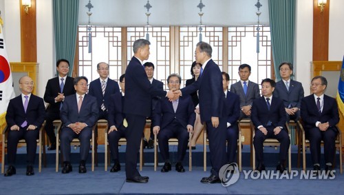 文대통령 "호국·독립·민주 보훈 분야 치우치지 말고 공정해야"