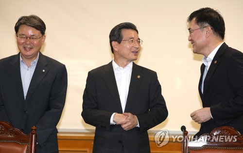 기재차관 "외환시장에 급격한 쏠림 생기면 선제조치"