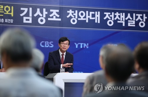 김상조, 조국 딸 논문 대입 활용 의혹에 "불법" 지적했다 정정