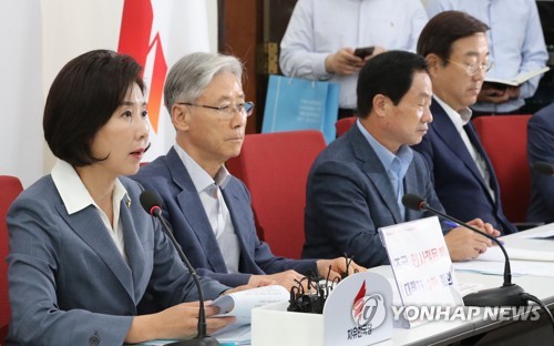 [지소미아 종료] 한국당 "이성 잃은 결정…조국 정국 물타기 의심"(종합)