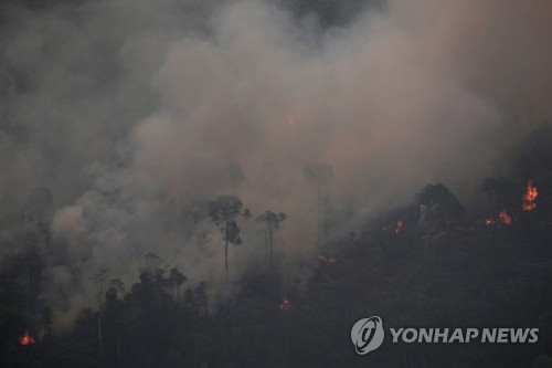 아마존 대형산불 '비상'…브라질, 군용기까지 동원해 진화작업(종합)